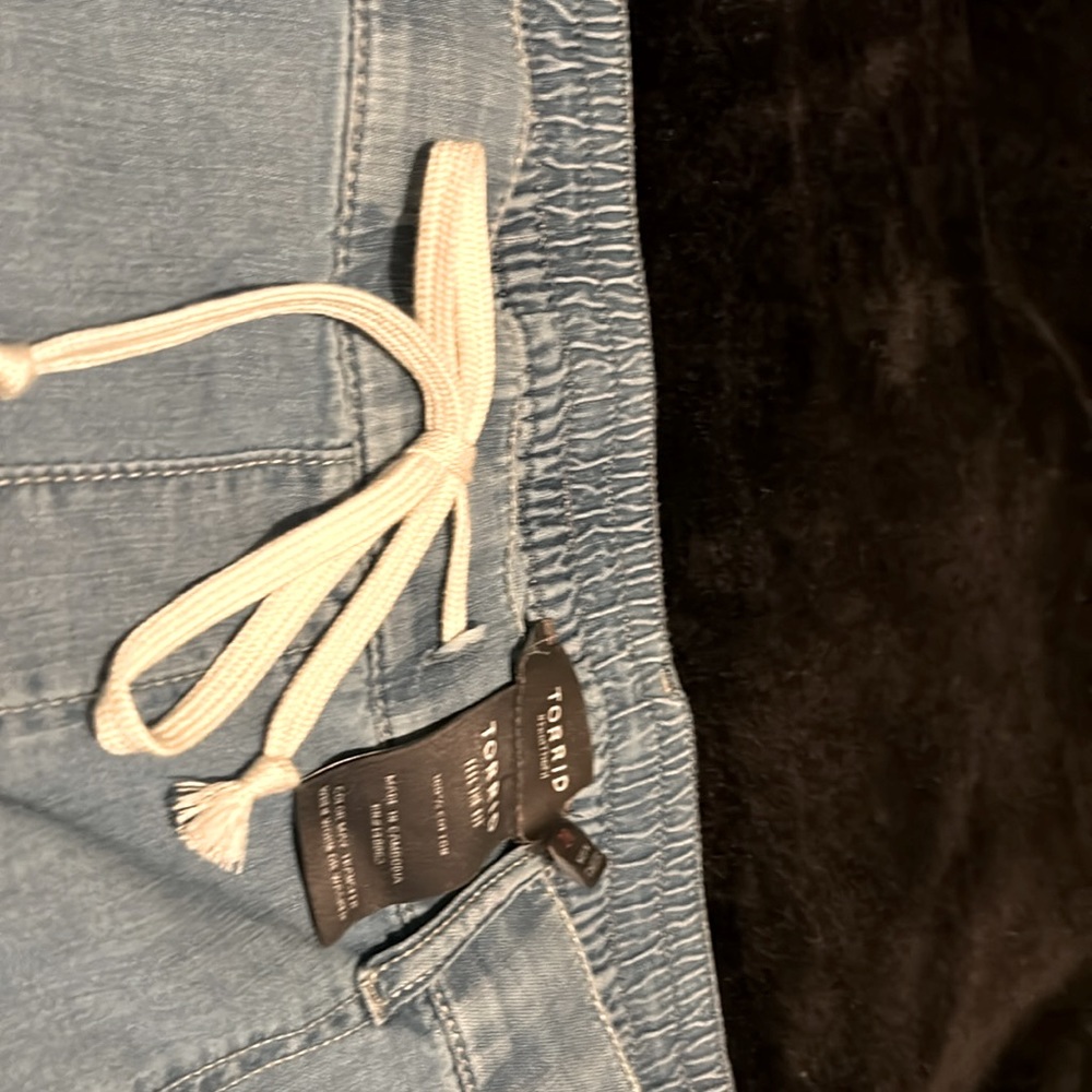 Torrid size 2 (18/20) light jean colored elastic waste pull on pants - Picture 2 of 6